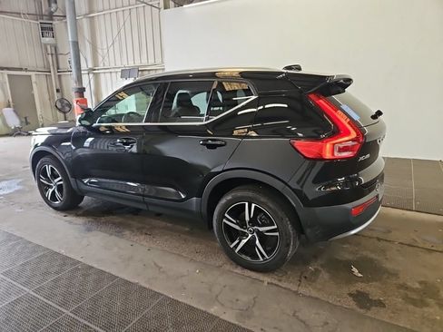 Used 2023 Volvo XC40 B5 Plus AWD/4WD image 17