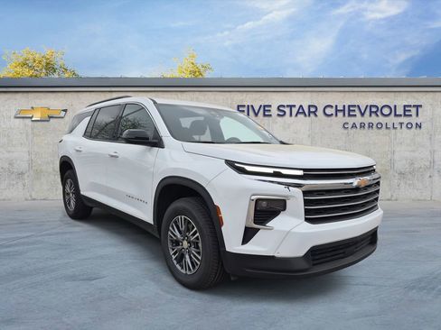 Certified 2025 Chevrolet Traverse LT image 1