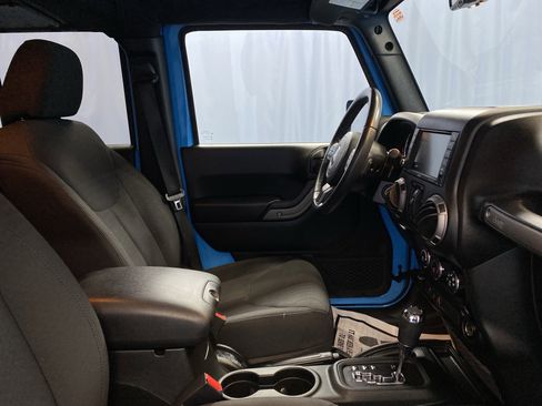 Certified 2018 Jeep Wrangler Unlimited Sport S image 39