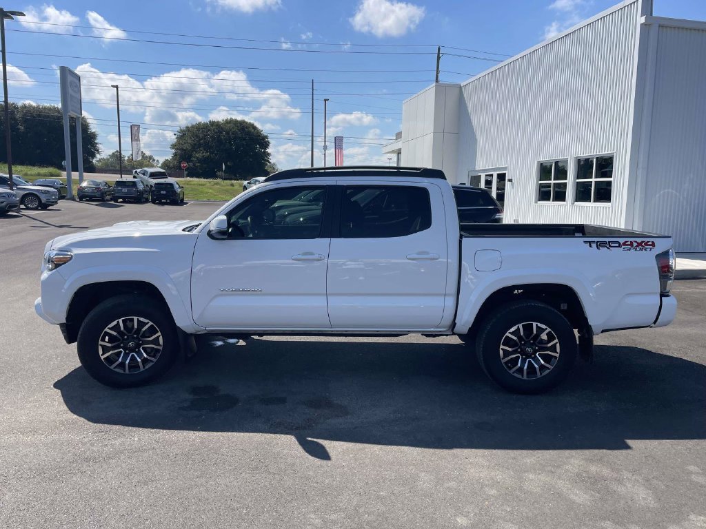 Used 2023 Toyota Tacoma TRD Sport w/ Technology Package AWD/4WD image 6