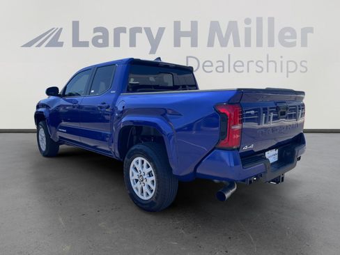 Certified 2025 Toyota Tacoma SR5 AWD/4WD image 3