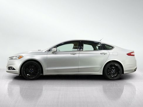 Used 2016 Ford Fusion SE w/ Equipment Group 202A FWD image 2
