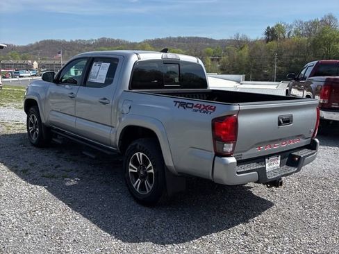 Used 2019 Toyota Tacoma TRD Sport image 4