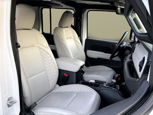 Certified 2021 Jeep Wrangler Unlimited Sahara image 23