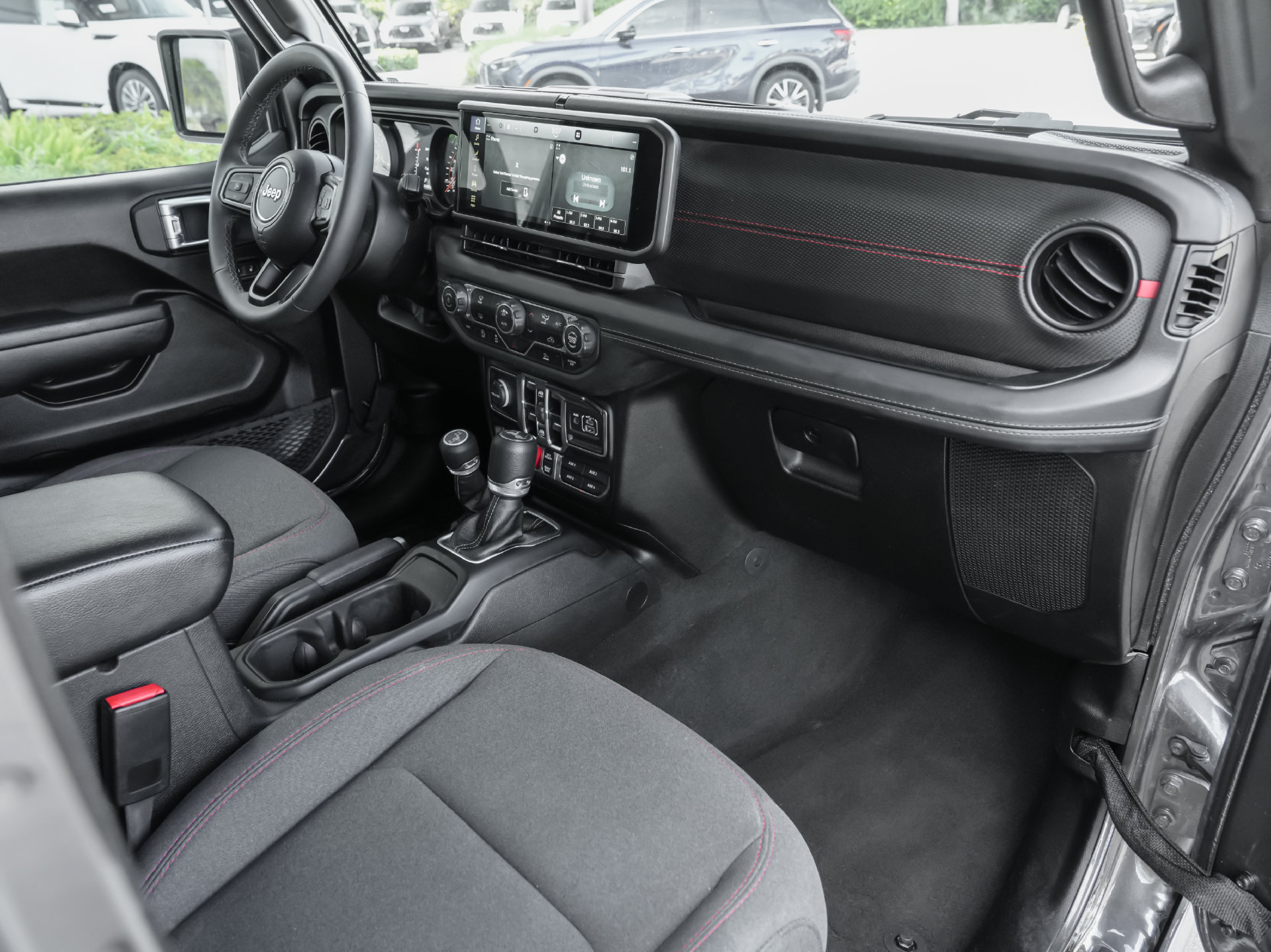 Used 2025 Jeep Wrangler Unlimited Rubicon AWD/4WD image 41
