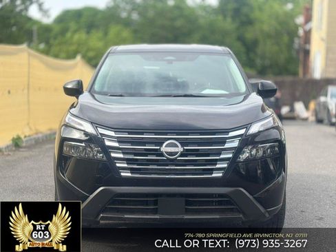 Used 2025 Nissan Rogue SV FWD image 2