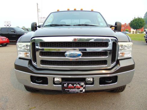 Used 2005 Ford F350 Lariat AWD/4WD image 2