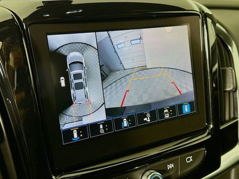 Used 2023 Chevrolet Traverse LT image 15