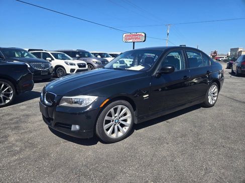 Used 2011 BMW 328i xDrive Sedan AWD/4WD image 2