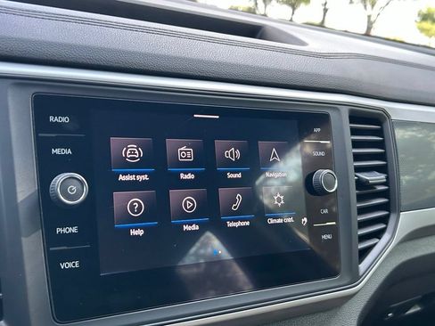 Certified 2021 Volkswagen Atlas Cross Sport SE AWD/4WD image 17