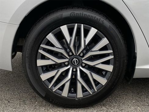 Used 2024 Nissan Altima 2.5 SV image 12