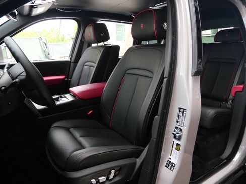 Used 2026 Rolls-Royce Cullinan AWD/4WD image 27