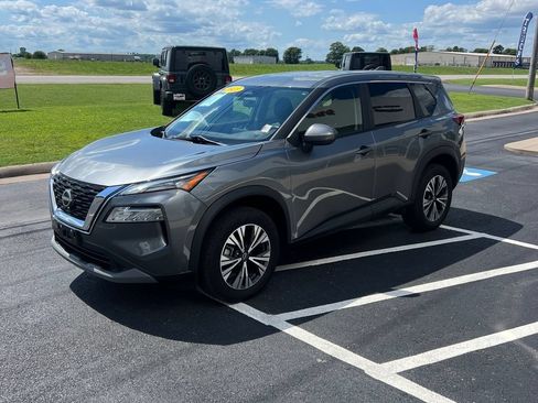 Used 2023 Nissan Rogue SV FWD image 3