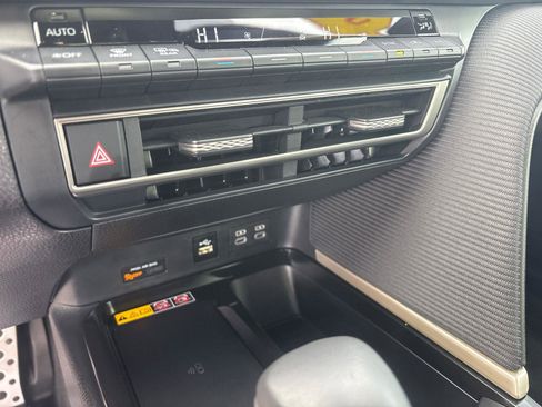 Certified 2025 Toyota Camry SE image 25