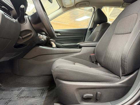 Used 2025 Nissan Altima 2.5 SV FWD image 27