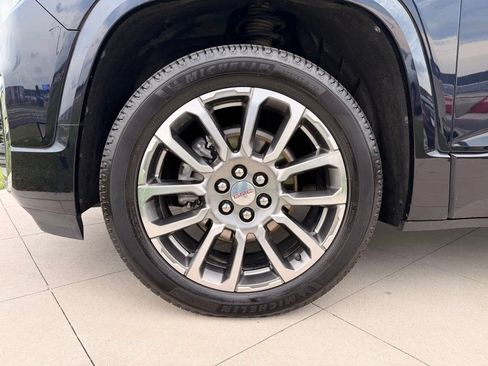 Used 2021 GMC Acadia Denali w/ Denali Technology Package FWD image 13