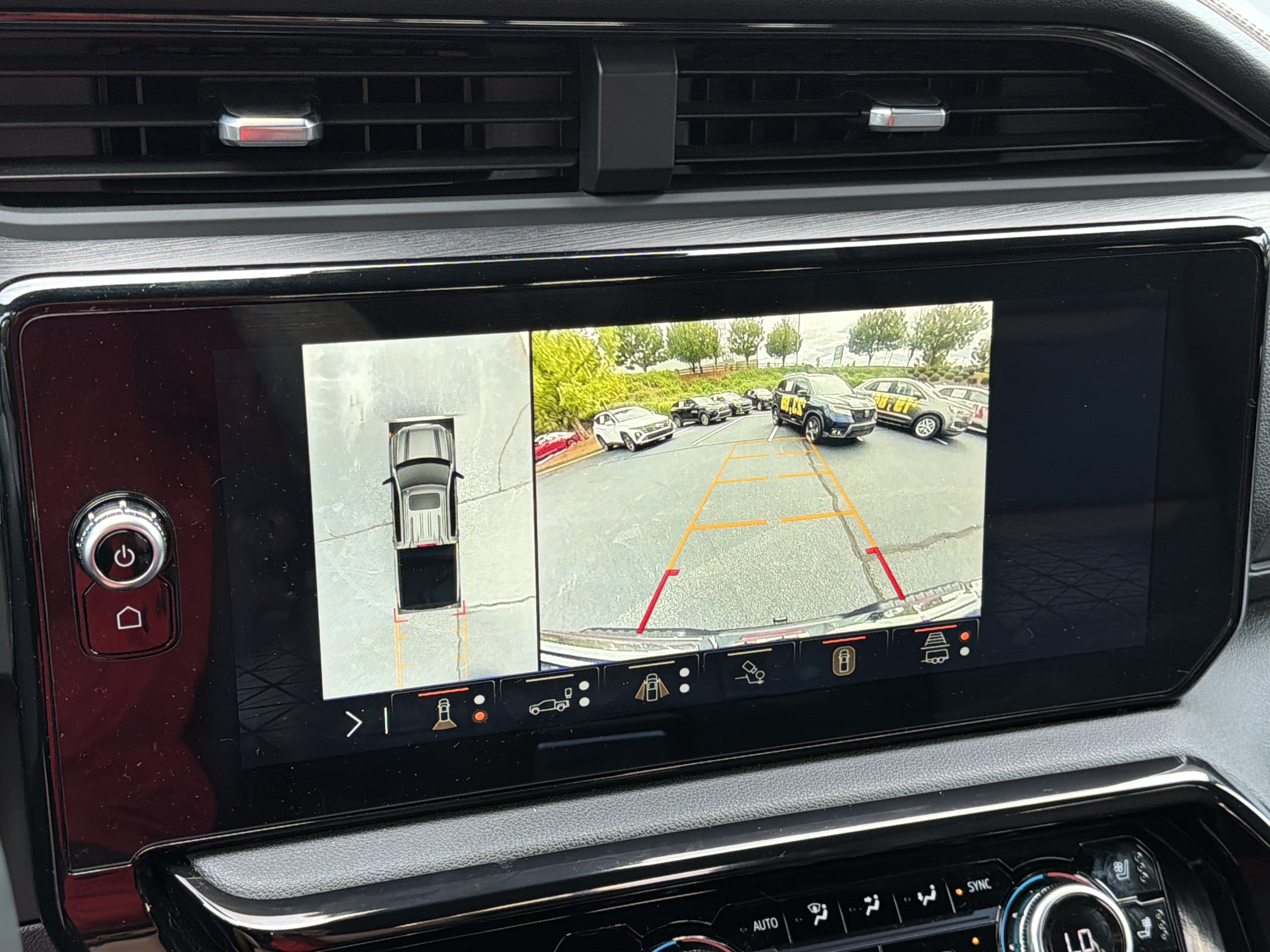 Used 2025 GMC Sierra 1500 AT4 w/ AT4 Premium Package AWD/4WD image 4
