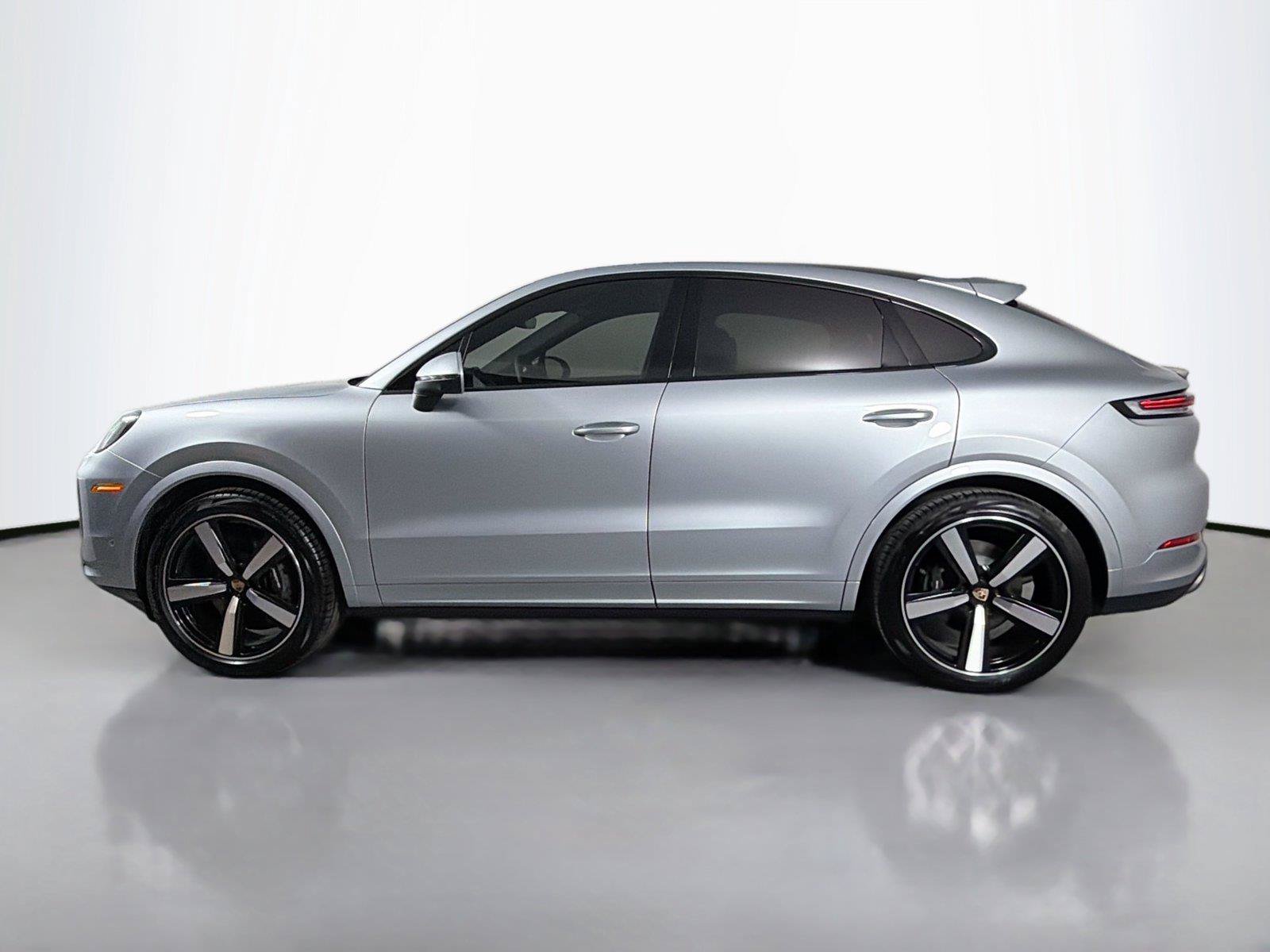 Certified 2025 Porsche Cayenne Coupe AWD/4WD image 2