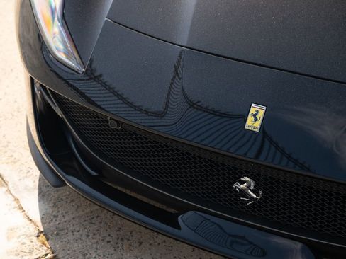 Used 2020 Ferrari 812 Superfast RWD image 10
