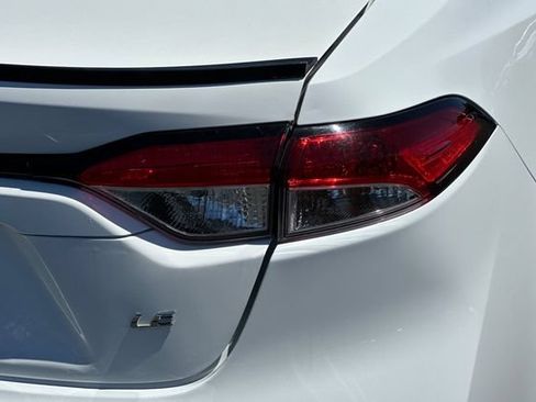 Used 2021 Toyota Corolla LE FWD image 28