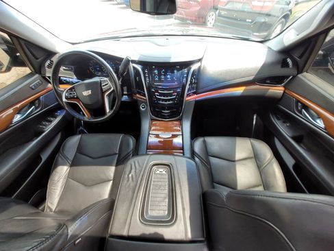 Used 2018 Cadillac Escalade Premium Luxury RWD image 28
