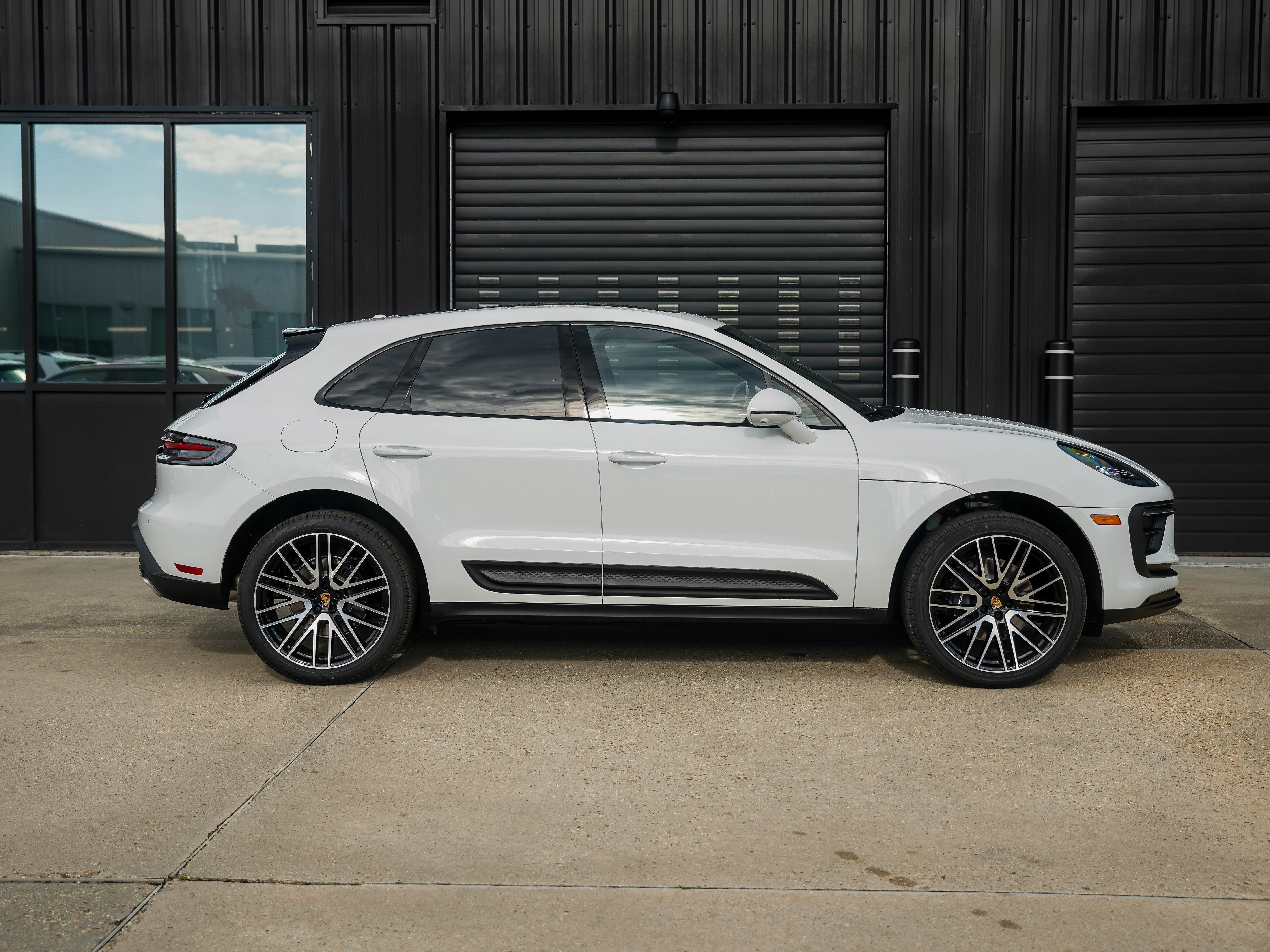 Certified 2026 Porsche Macan AWD/4WD image 13