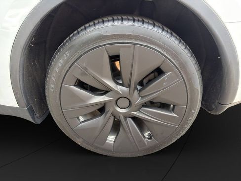 Used 2022 Tesla Model Y Long Range AWD/4WD image 22