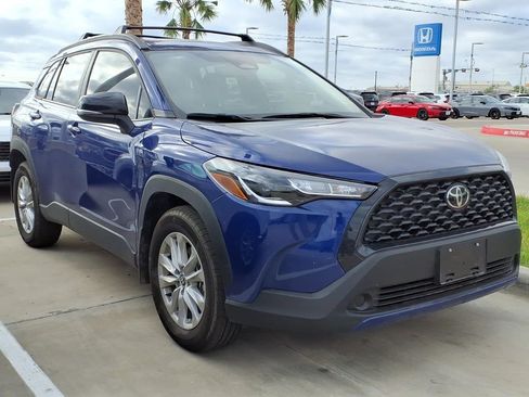 Used 2025 Toyota Corolla Cross LE w/ Moonroof Package image 1