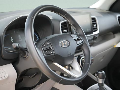 Certified 2023 Hyundai Venue SEL FWD image 21