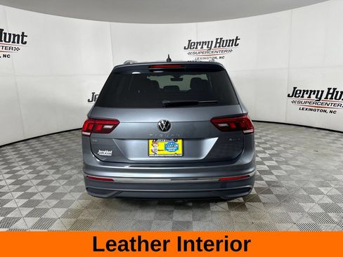 Used 2024 Volkswagen Tiguan SE w/ Panoramic Sunroof Package AWD/4WD image 7