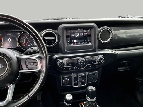 Used 2020 Jeep Wrangler Unlimited Sahara AWD/4WD image 6