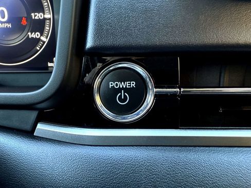 Used 2023 Mitsubishi Outlander SE image 20