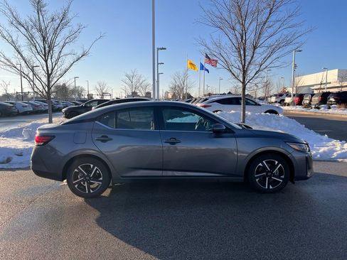 Used 2024 Nissan Sentra SV image 3