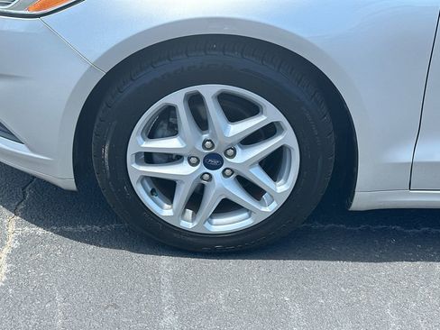 Used 2015 Ford Fusion SE FWD image 11