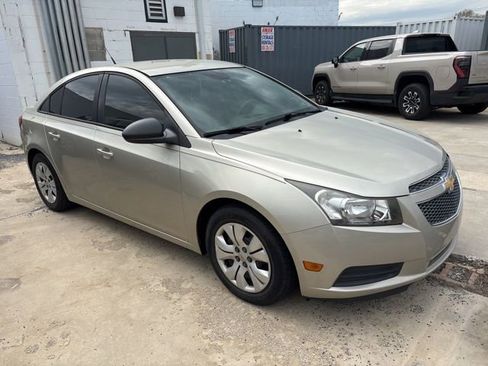 Used 2014 Chevrolet Cruze LS image 3