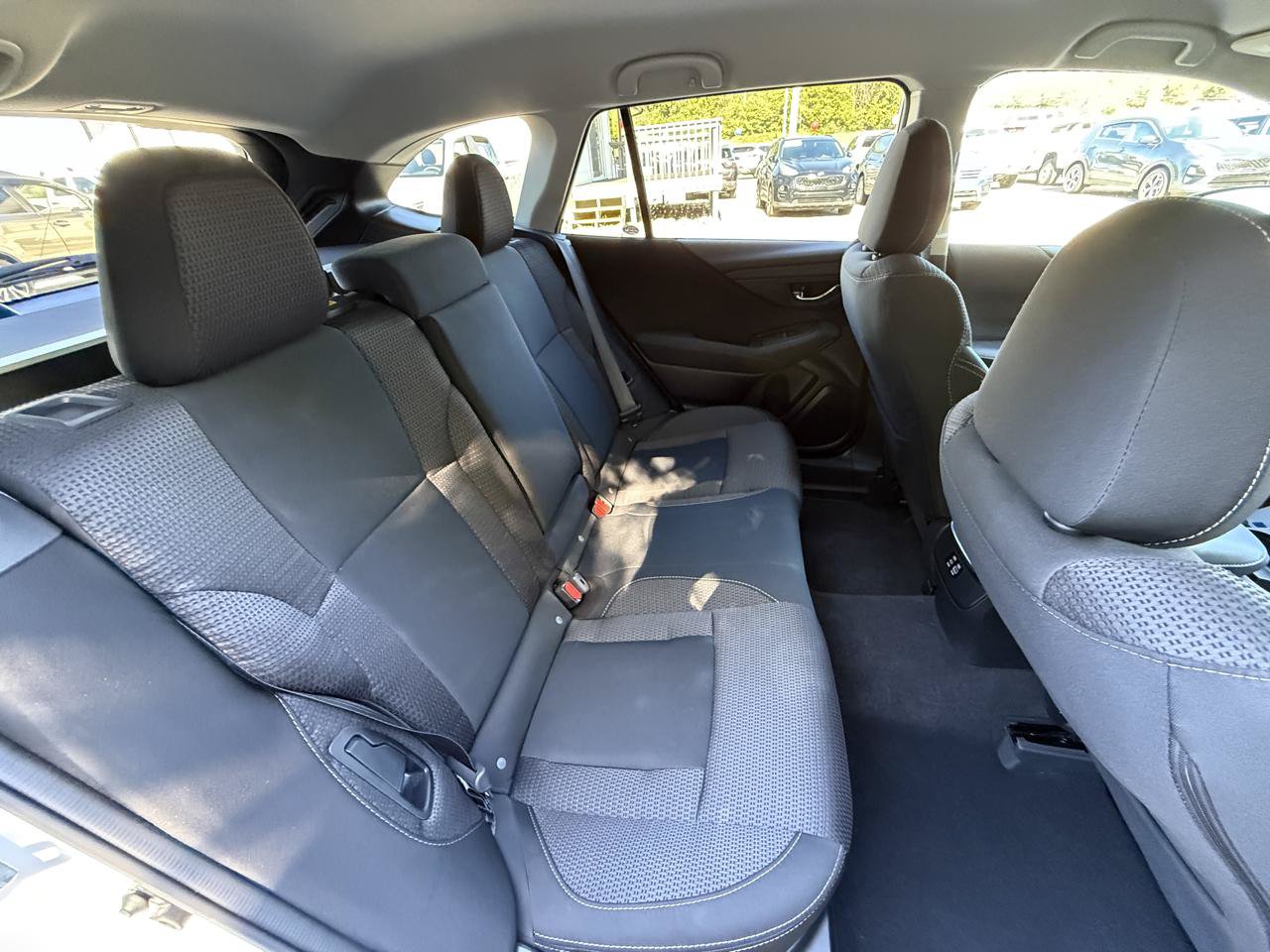Used 2025 Subaru Outback Premium AWD/4WD image 35