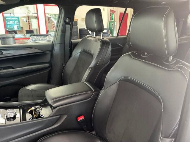 Certified 2025 Jeep Grand Cherokee L Laredo AWD/4WD image 11