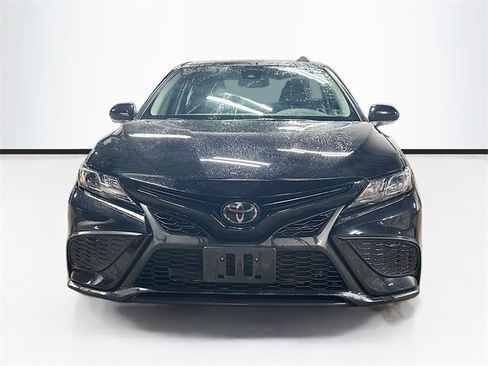 Used 2023 Toyota Camry SE image 2