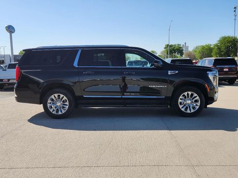 Used 2025 GMC Yukon XL Denali AWD/4WD image 5