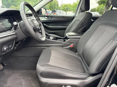 Used 2023 Jeep Grand Cherokee Laredo w/ Luxury Tech Group I AWD/4WD image 23