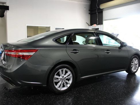 Used 2013 Toyota Avalon XLE Premium FWD image 3