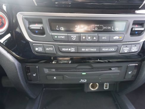 Used 2022 Honda Pilot Touring image 13