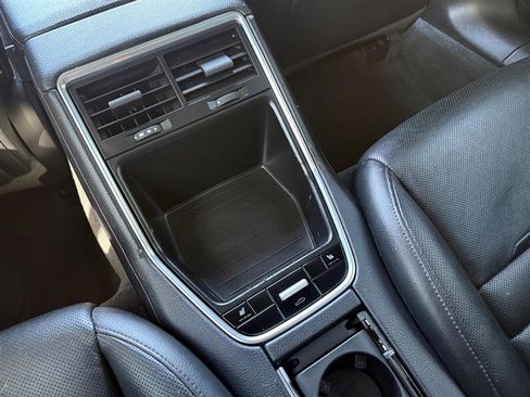 Used 2019 Porsche Panamera image 33