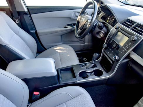 Used 2017 Toyota Camry SE FWD image 19