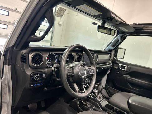 Used 2023 Jeep Wrangler Unlimited w/ Sun & Screen Package AWD/4WD image 16