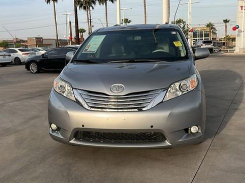 Used 2011 Toyota Sienna XLE image 2