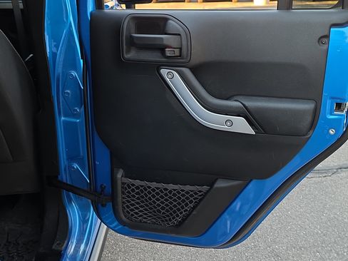 Used 2015 Jeep Wrangler Unlimited Rubicon w/ Connectivity Group image 29