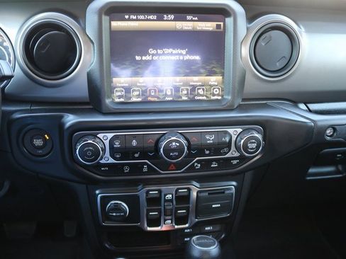 Used 2022 Jeep Gladiator Willys image 20