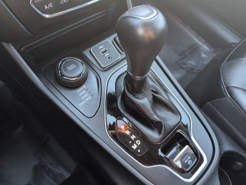 Used 2022 Jeep Cherokee Limited image 31