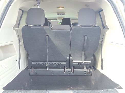 Used 2018 Dodge Grand Caravan SE w/ UConnect Hands-Free Group image 28